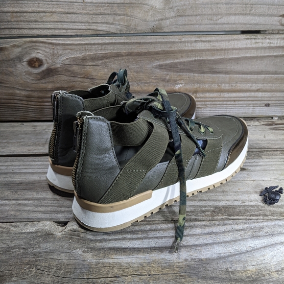 Steven Madden sandals,w7.5, green 🪖 - Picture 2 of 8